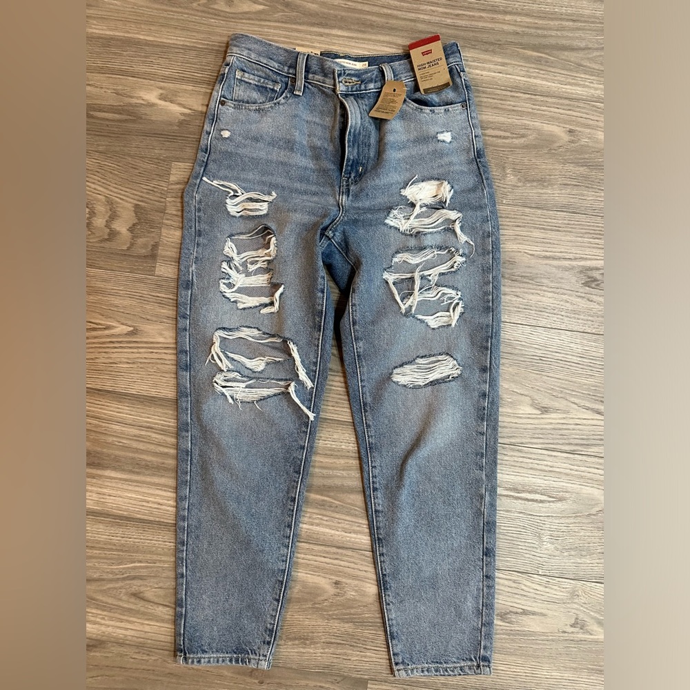 Levi’s Sz.28 High Waisted destroyed Mom Jeans NWT